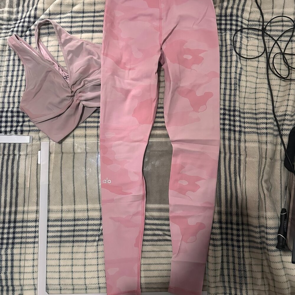 Alo Yoga Pink Camo Leggings (XXS) and Crop Top Sports Bra (XS) Set